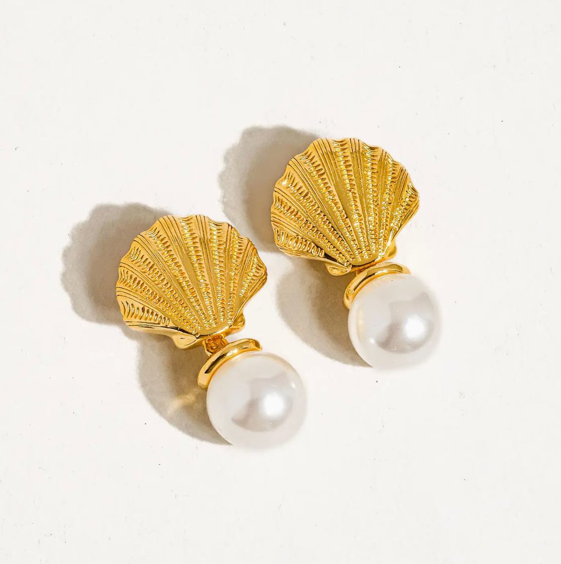 CLEO Gold Shell Pearl Earring