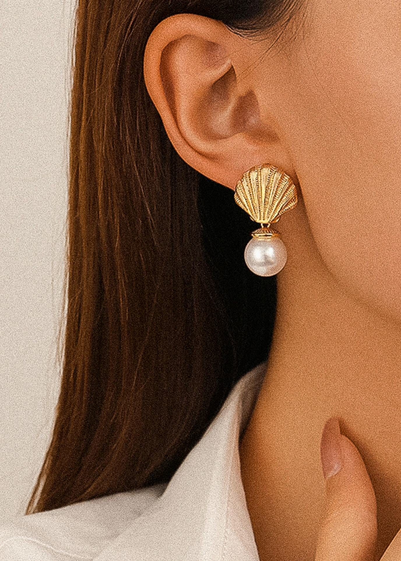 CLEO Gold Shell Pearl Earring