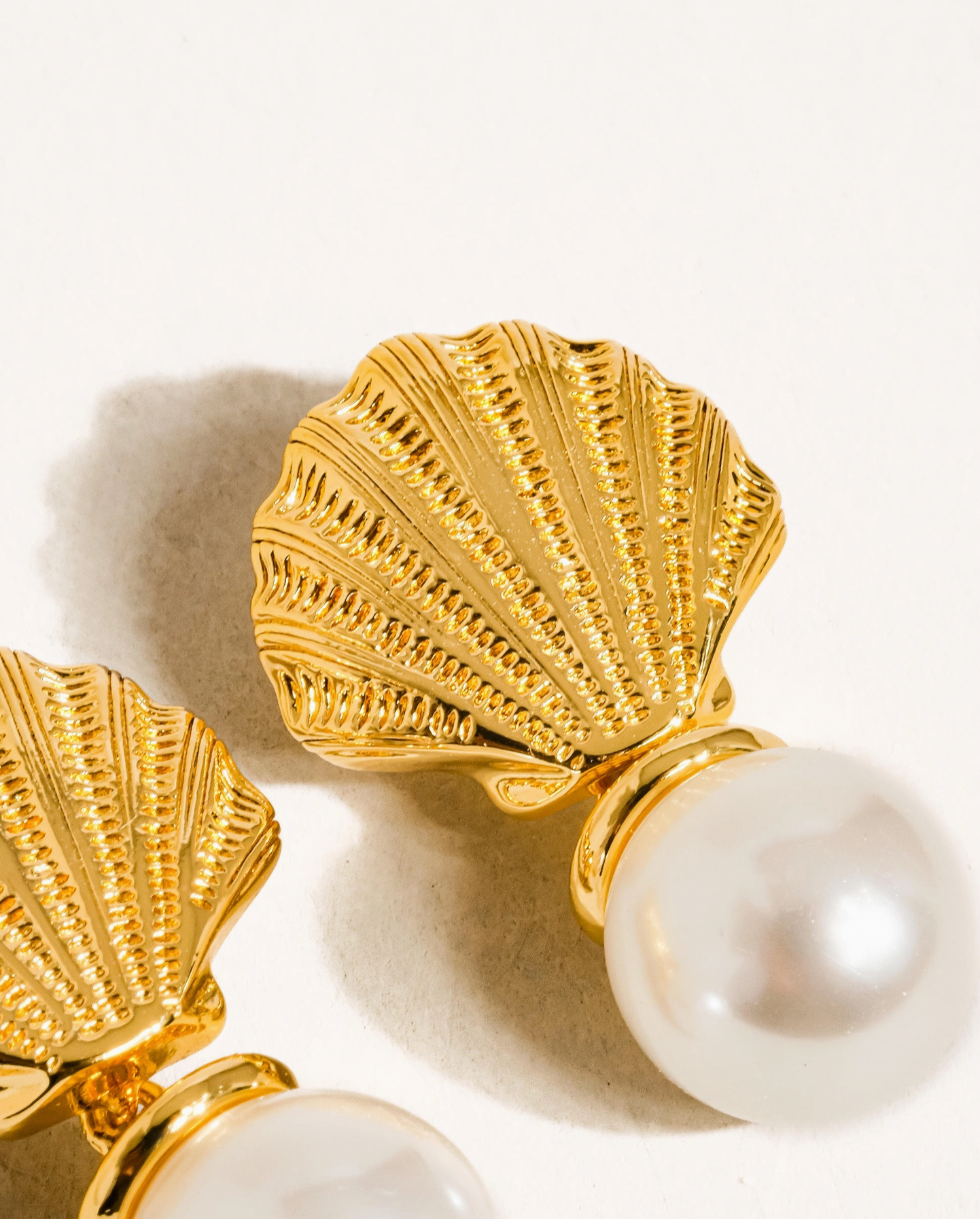 CLEO Gold Shell Pearl Earring